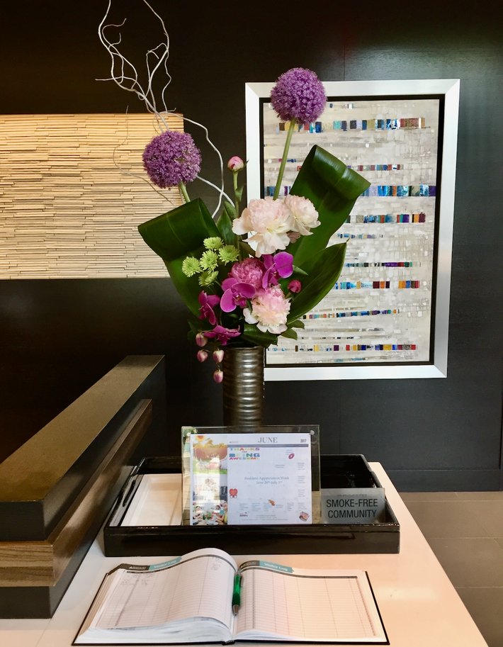 Bloompop Bloompop Nationwide Artisan Flowers, Plants, and Holiday Decor